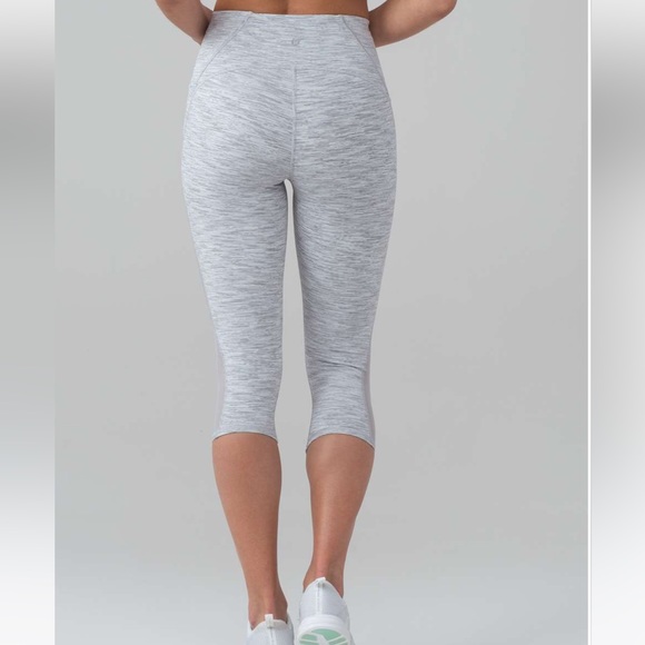 Lululemon Train Times Crop (17") Wee Are From Space Ice Grey Alpine White size 4 - Picture 3 of 8